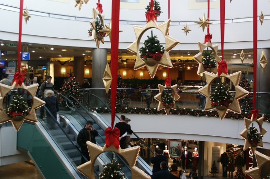 shopping_mall_at_christmas