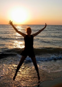 Woman_in_sunset_.818467_15162958-216x300